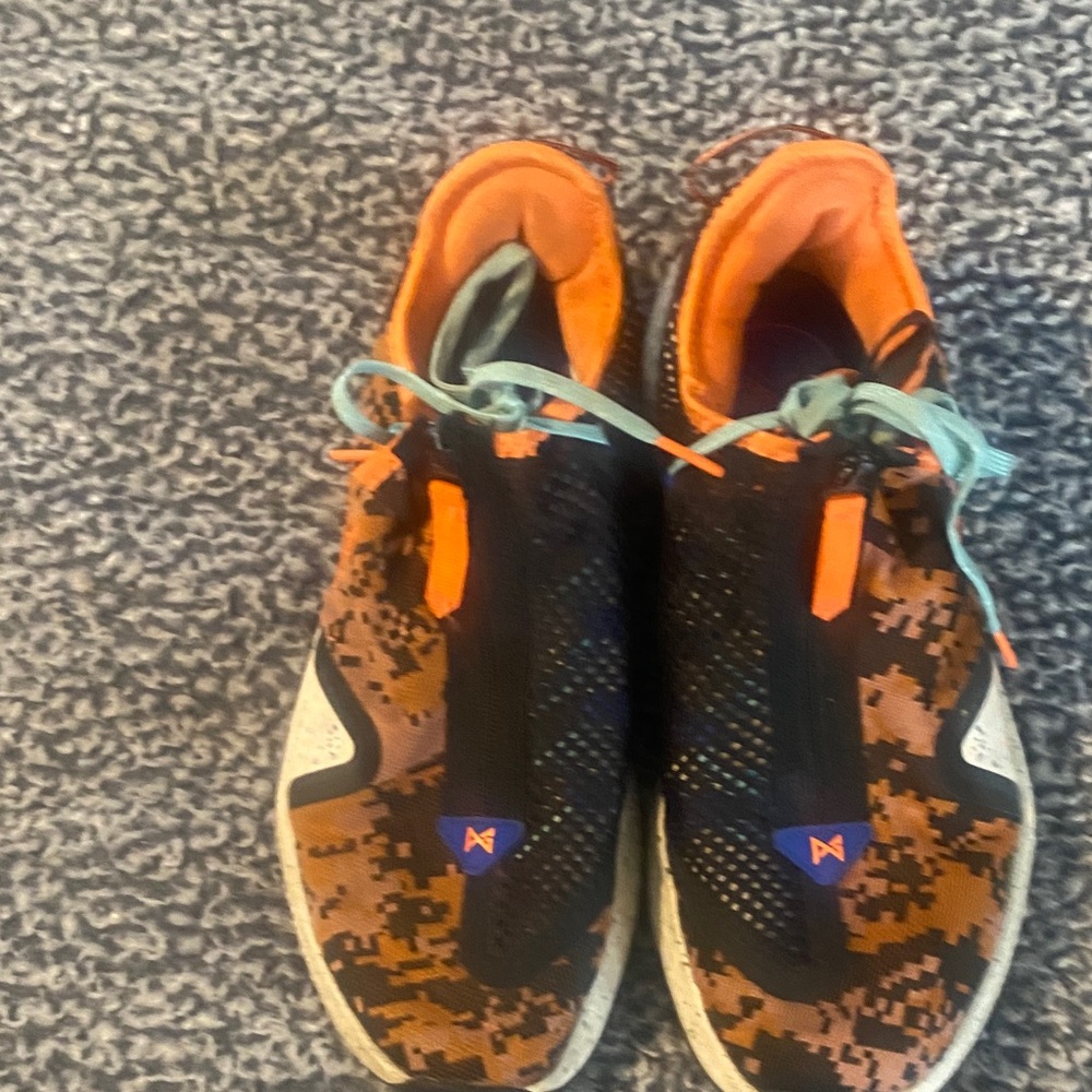 Nike Men’s size 10 Air Strobel shoes in Great Condition!
